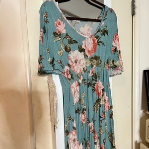 Beauty to mid length dress